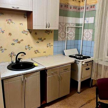 Половецька 16А, м Лукянівська 10 хв, є газ, низький поверх