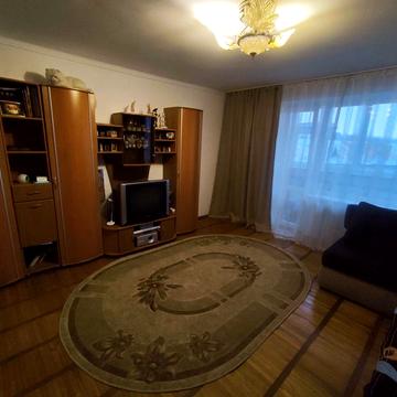 Здається три кімнатна квартира