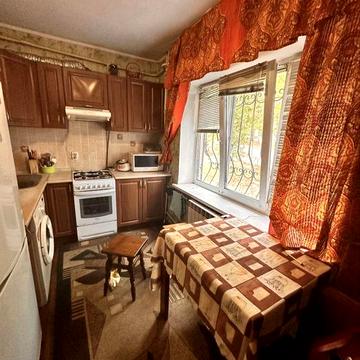 Продам 1 о кімнатну квартиру вул. М. Калмикова Бориспіль