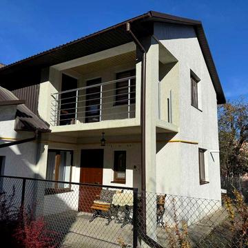 Продам частину будинка з власним двором біля Турецької площі