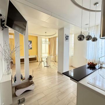 Дніпровські Пороги вул., 15-Б