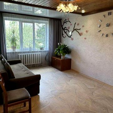 АН Продается 2 к кв 40 лет