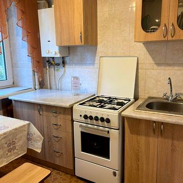 Кирило-Мефодіївська вул., 7