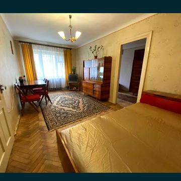 Каховська вул., 37а