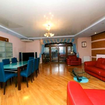 4-кімнатна квартира по вул.Вєтрова (Назарівська), 7Б. м.Університет