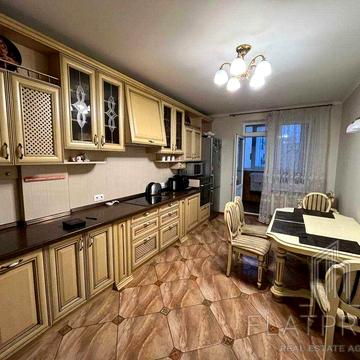 оренда 2 кімнатної квартири,  метро  Голосіївська, вул. Козацька ,114