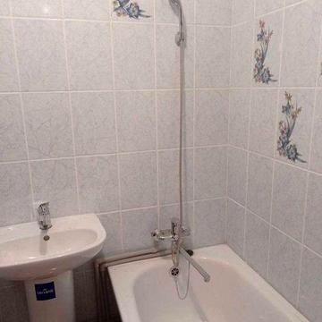 Центр, Харчука, 3-кім, 62м, поверх 3/5, з ділянкою для зелені