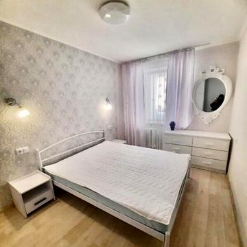 Академіка Корольова вул., 118