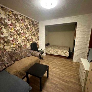 Продам двухкомнатную квартиру, проспект Правды 82.