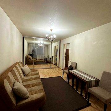 Довгострокова оренда 1 кімнатноі квартири на Пасічній .