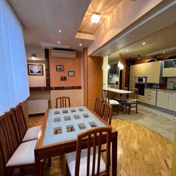 ОРЕНДА! Класна трикімнатна квартира центр міста