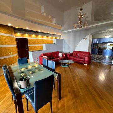 Назарівська вул. (Вєтрова), 7-Б