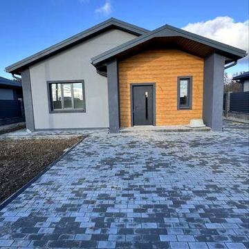 Одноэтажный кирпичный дом с газом на 7 сотках. 100 м2 и 3 комнаты.