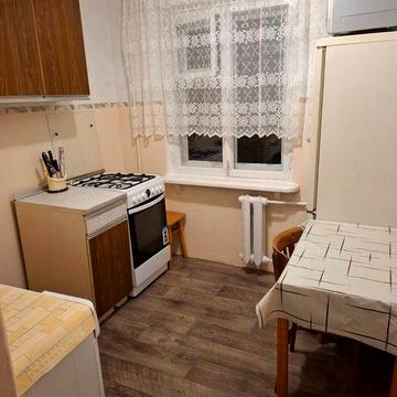 Сдам 1 комнатную квартиру на длительный срок+ коммунальные