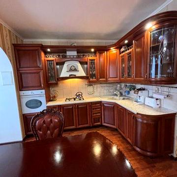 Продаж просторої 3-х кімнатної квартири вул. Чорних Запорожців