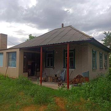 Будинок цегляний, два участки, 1,75 га землі