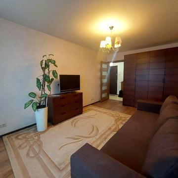 Володимира Івасюка просп. (Героїв Сталінграду), 25