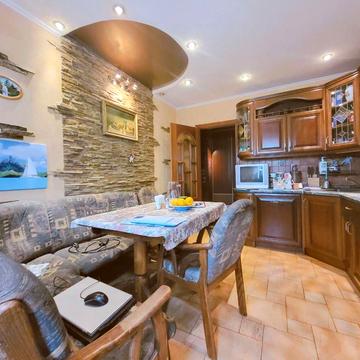 Урлівська вул., 9