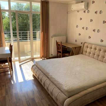 Львівська, 1