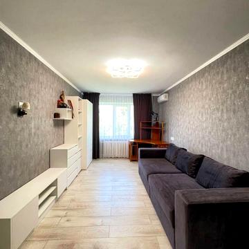 Академіка Корольова вул., 88