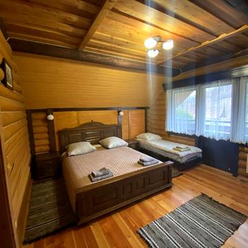 Здається дервяний будинок з банею все є