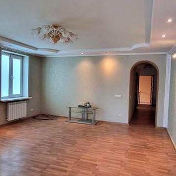 Продається велика 5-ти кімнатна  квартира. Центр.