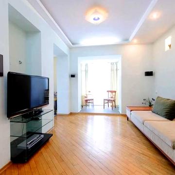 Круглоуніверситетська вул., 13