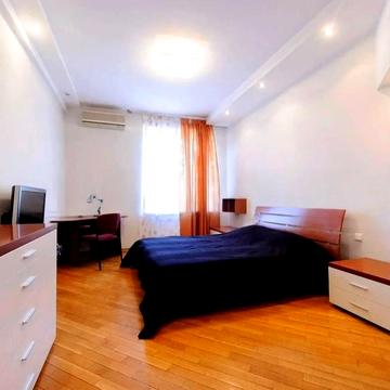 Круглоуніверситетська вул., 13