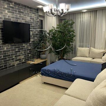 Петрівська вул., 1