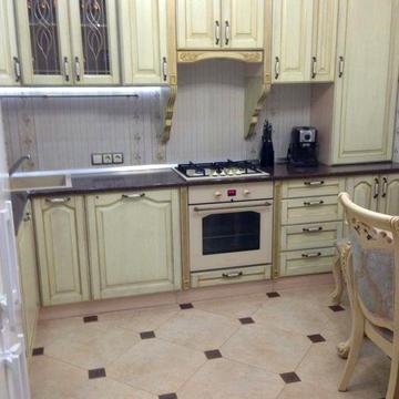 Продам простору двокімнатну квартиру в центрі Овідіополя (237-677)