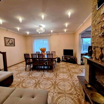 Продам гарний будинок