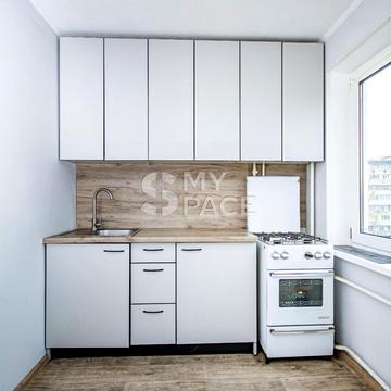 Павла Тичини просп., 28