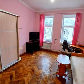 Залізнична вул., 64