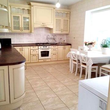 Здам окремо стоячий будинок на 9.5с біля Академії.