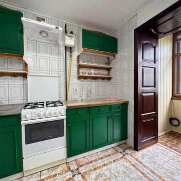 Євгена Патона вул., 21