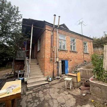 Добротний будинок в центрі міста