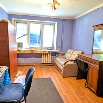 Каховська вул., 35