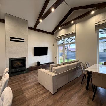 Набережна, 5