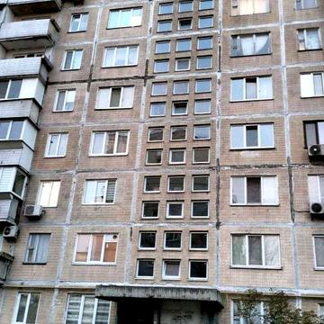 Продаж 3 кімнатної квартири. 65 м.кв. Троєщина. ТЦ Райдужний