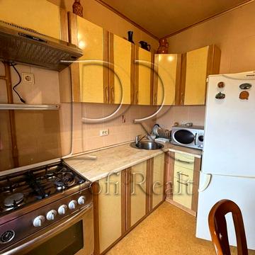 Прирічна вул., 17-Г