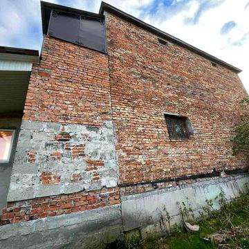 Продається цегляний будинок із земельною ділянкою 18 соток