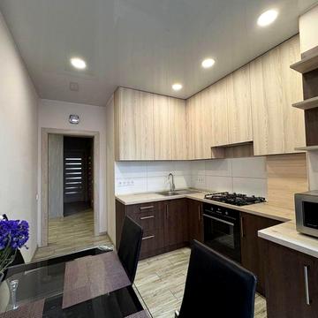 Героїв Небесної Сотні просп., 26/8