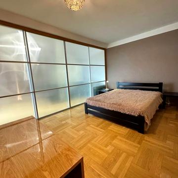 Микільсько-Ботанічна вул., 8