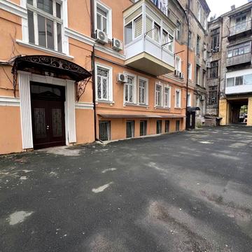 Велика Арнаутська вул., 24