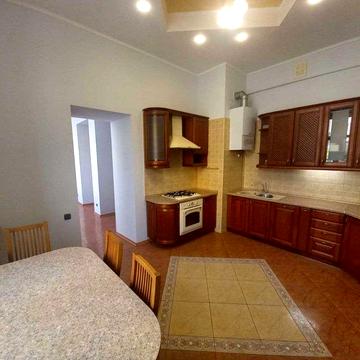 Здам кв-ру 250м2 автономне опалення 2 паркомісця вул Саксаганського 28