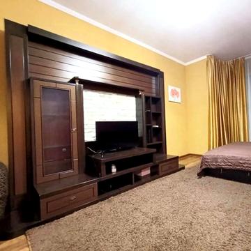 Олександра Мишуги вул., 2