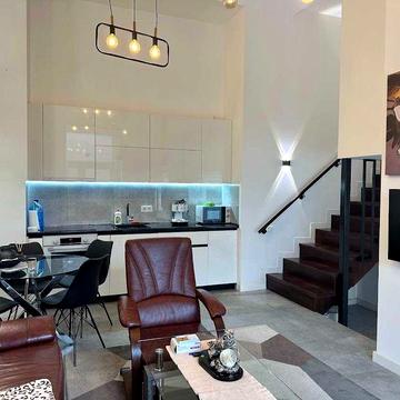 Оренда затишної просторої двоярусної квартири в ЖК "Велика Британія"