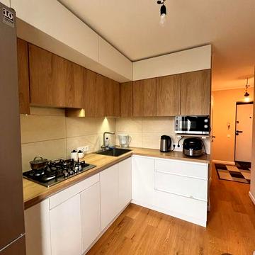 Продаж половини квартири 37 м2 з євроремонтом вул. Скорини