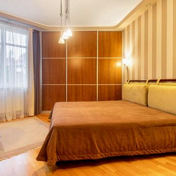 Київська вул., 20