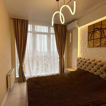 Академіка Філатова вул., 2/2